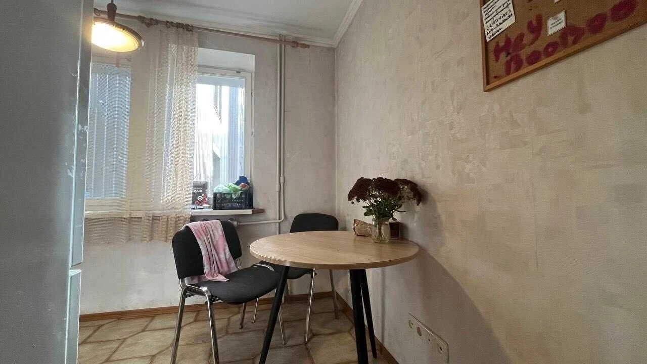 Prod Kv 3r 80m K. Malevicha (Bozhenko) 37/41, Гоlos. r Kiev, m