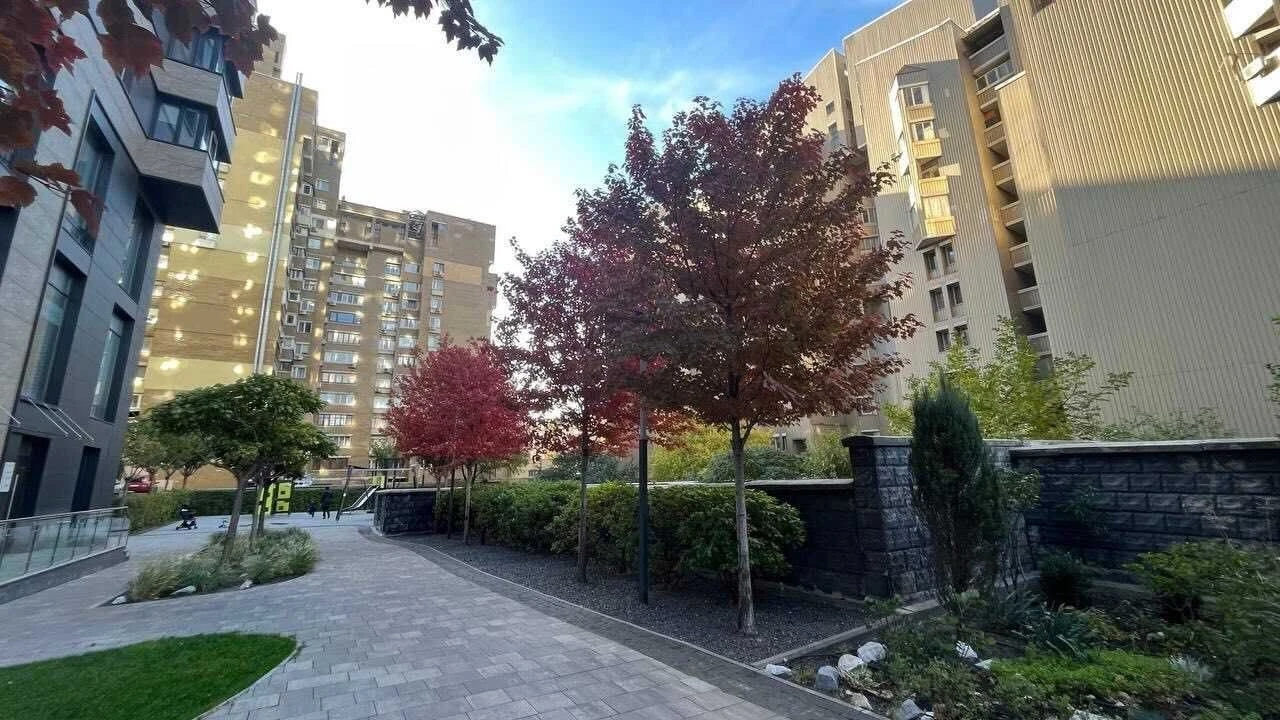 Prod Kv 3r 80m K. Malevicha (Bozhenko) 37/41, Гоlos. r Kiev, m