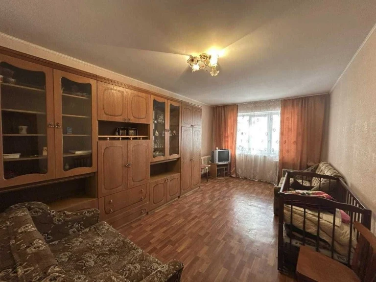 Rent 1-bedroom apartment on Oboloni, ул. Тимошенко, 11-A.