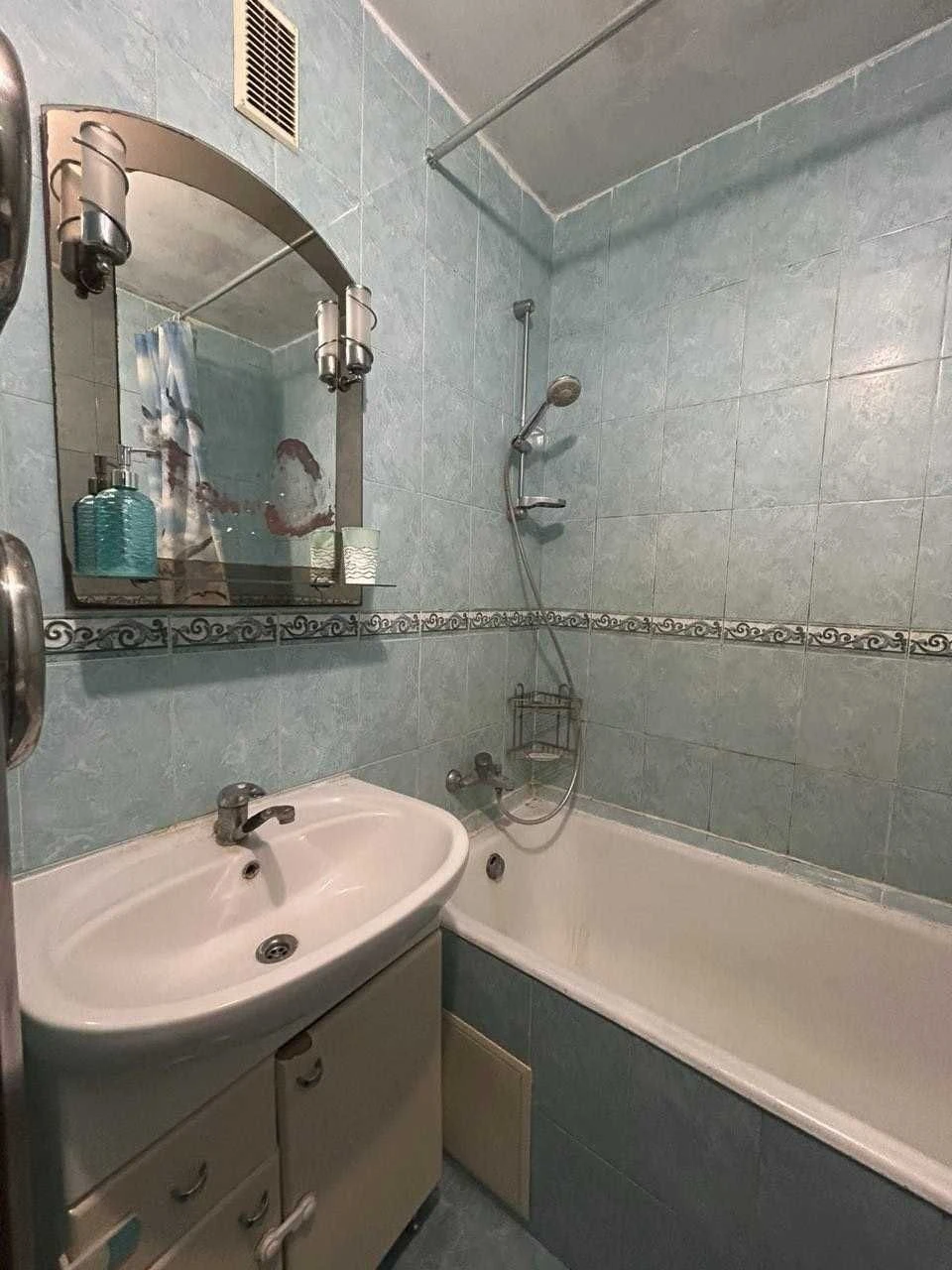 Rent 1-bedroom apartment on Oboloni, ул. Тимошенко, 11-A.
