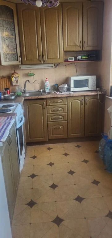 For Sale 4-room apartment near Peremoga metro station