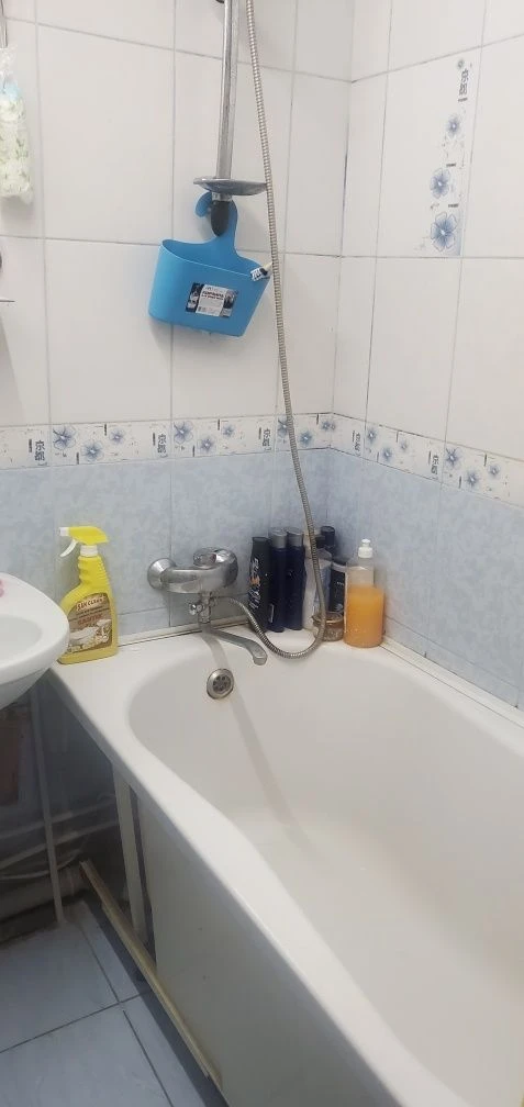 For Sale 4-room apartment near Peremoga metro station