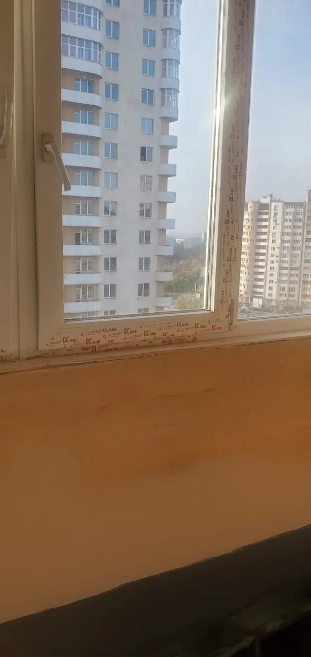 For Sale 4-room apartment near Peremoga metro station
