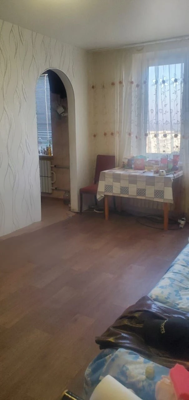 For Sale 4-room apartment near Peremoga metro station