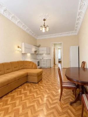 Продам 1 комнт  квартиру в центре Одессы