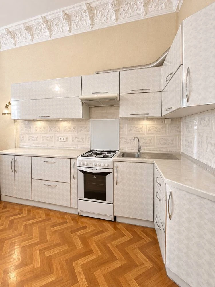Продам 1 комнт  квартиру в центре Одессы
