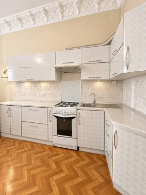 Продам 1 комнт  квартиру в центре Одессы