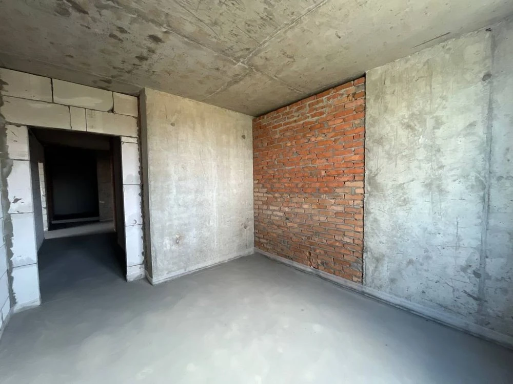 Sale of a 3-room apartment in Дніпровський district, Kyiv.