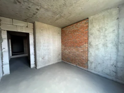 Sale of a 3-room apartment in Дніпровський district, Kyiv.