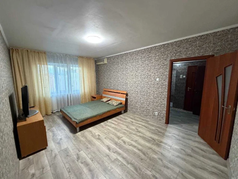 Obolon metro Heroes Dnip 1-bedroom apartment