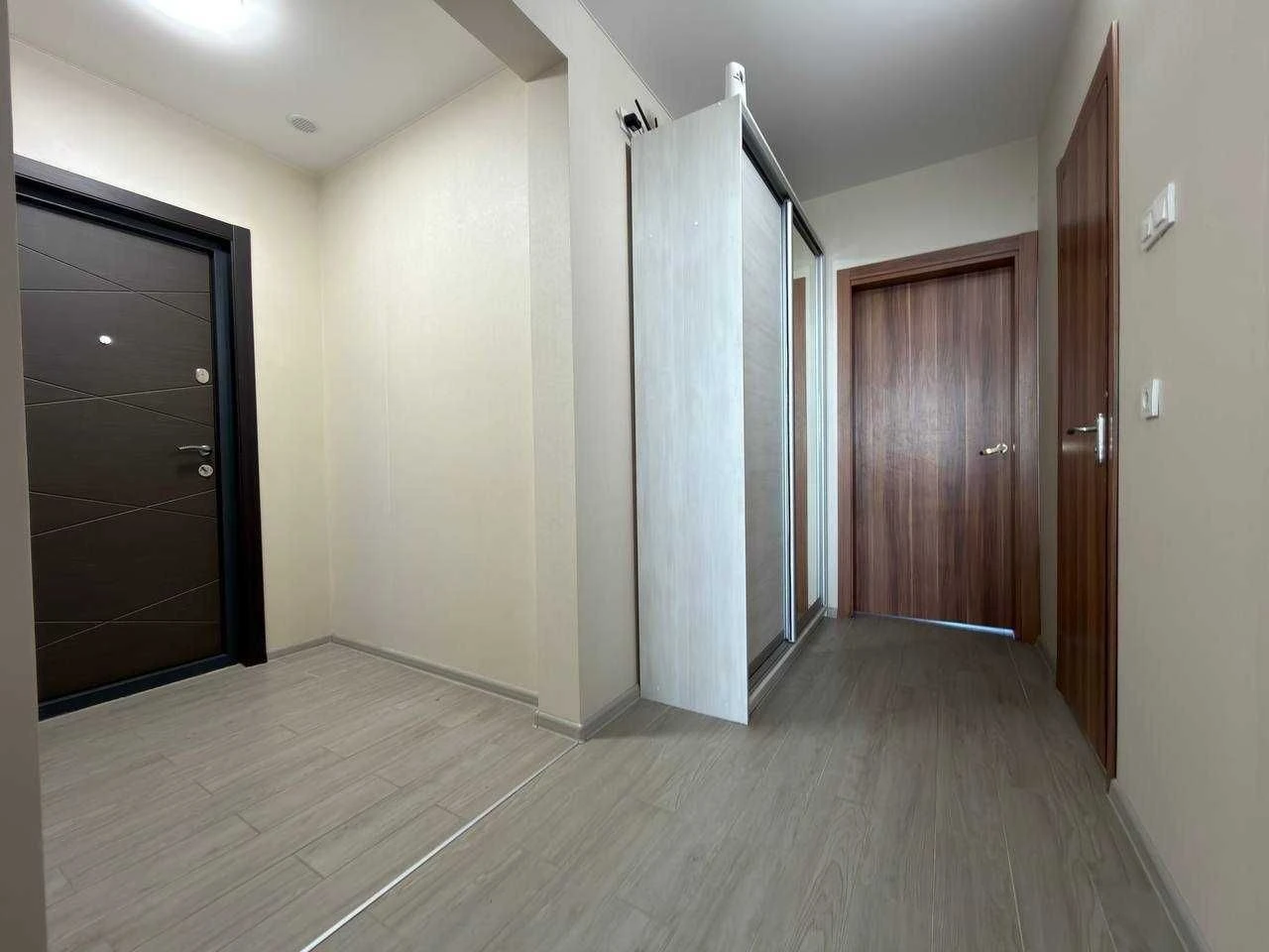 Продам 2-кімнатну квартиру з ремонтом, Білицька 18