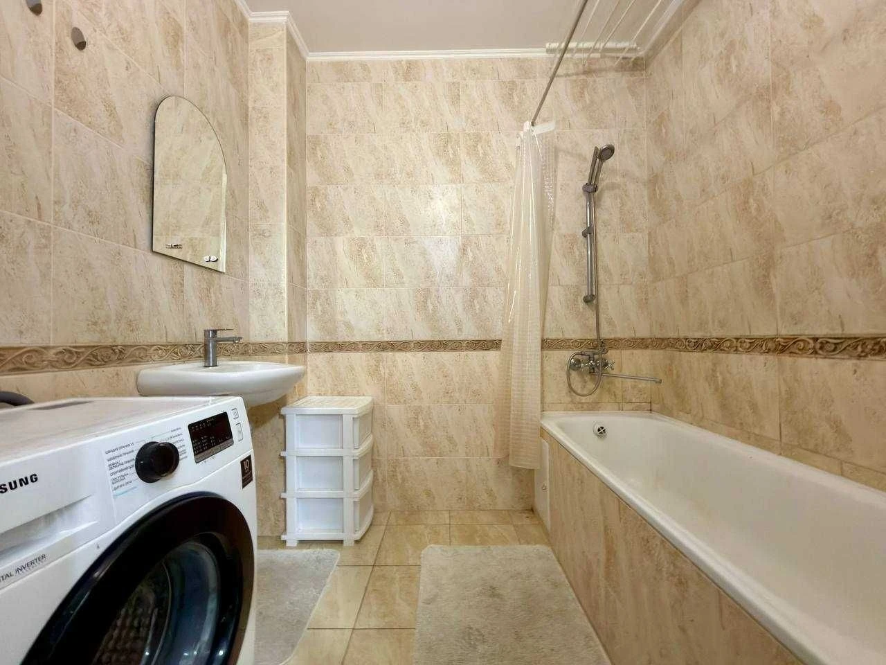 Продам 2-кімнатну квартиру з ремонтом, Білицька 18