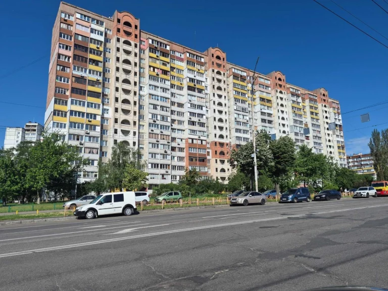 For sale: 3-room apartment, Ronald Reagan Avenue, 9