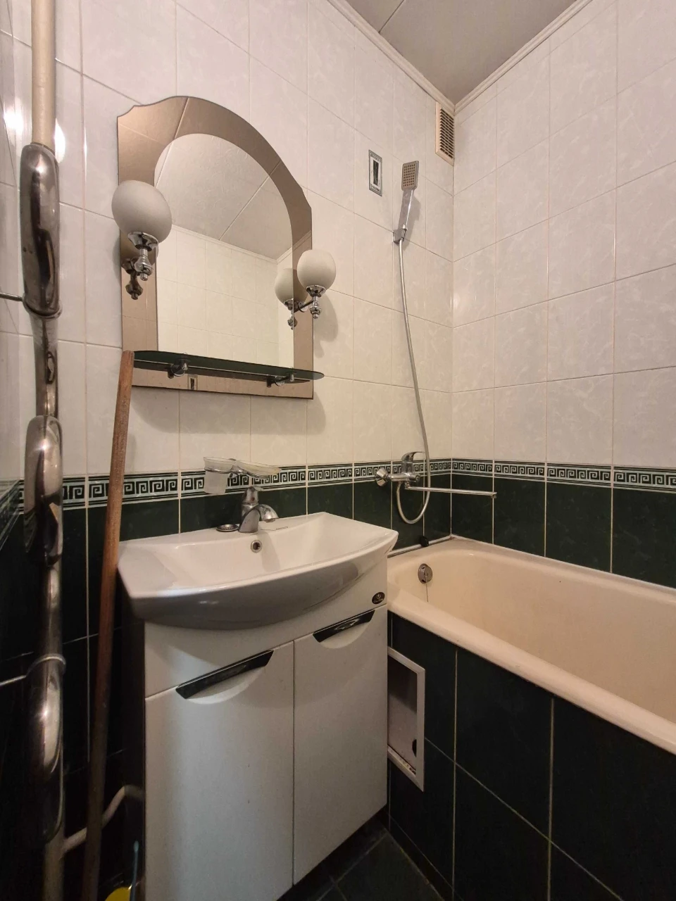 For sale: 3-room apartment, Ronald Reagan Avenue, 9