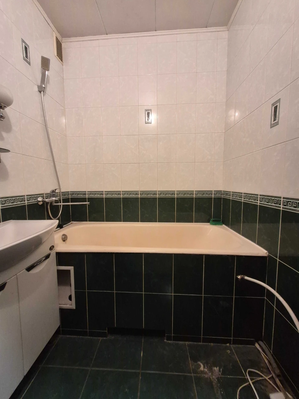 For sale: 3-room apartment, Ronald Reagan Avenue, 9