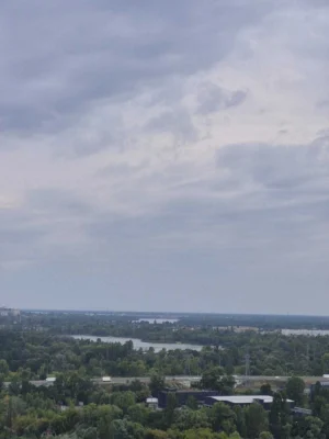 Spacious 2-bedroom apartment in the "Yaskrayvyi" residential complex.