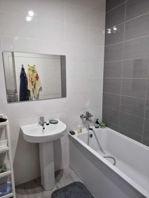 Spacious 2-bedroom apartment in the "Yaskrayvyi" residential complex.