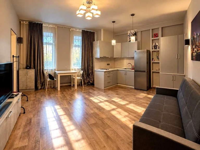 Apartment. Odessa, Pasteur str.