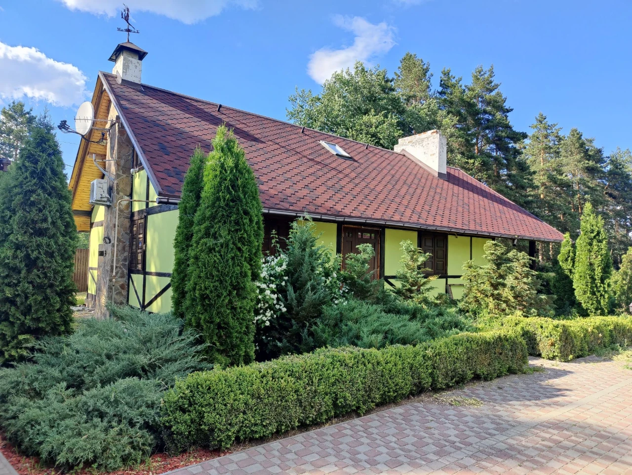Two-story house with renovation and furniture, 3 rooms, 12