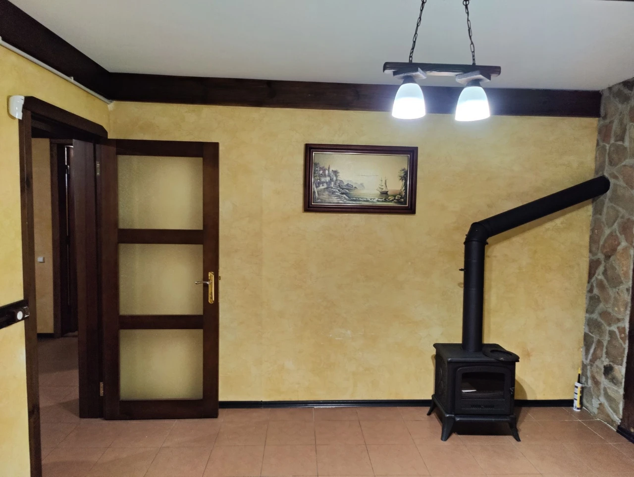 Two-story house with renovation and furniture, 3 rooms, 12
