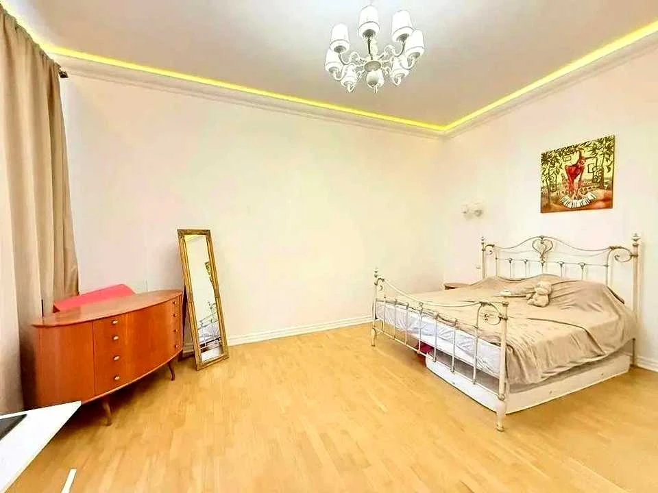 Квартира. Київ, вулиця Шота Руставелі