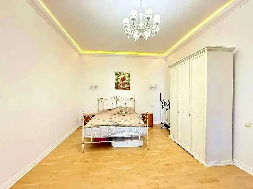 Квартира. Київ, вулиця Шота Руставелі
