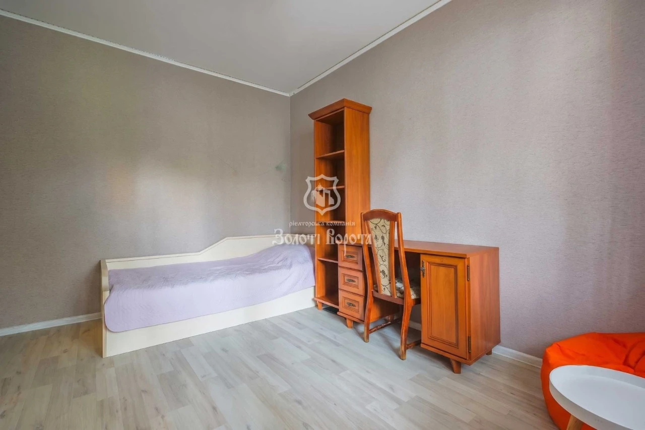 Apartment, 3 rooms. Good condition. Shalimova, 15, Vydradnyi, Solomyany