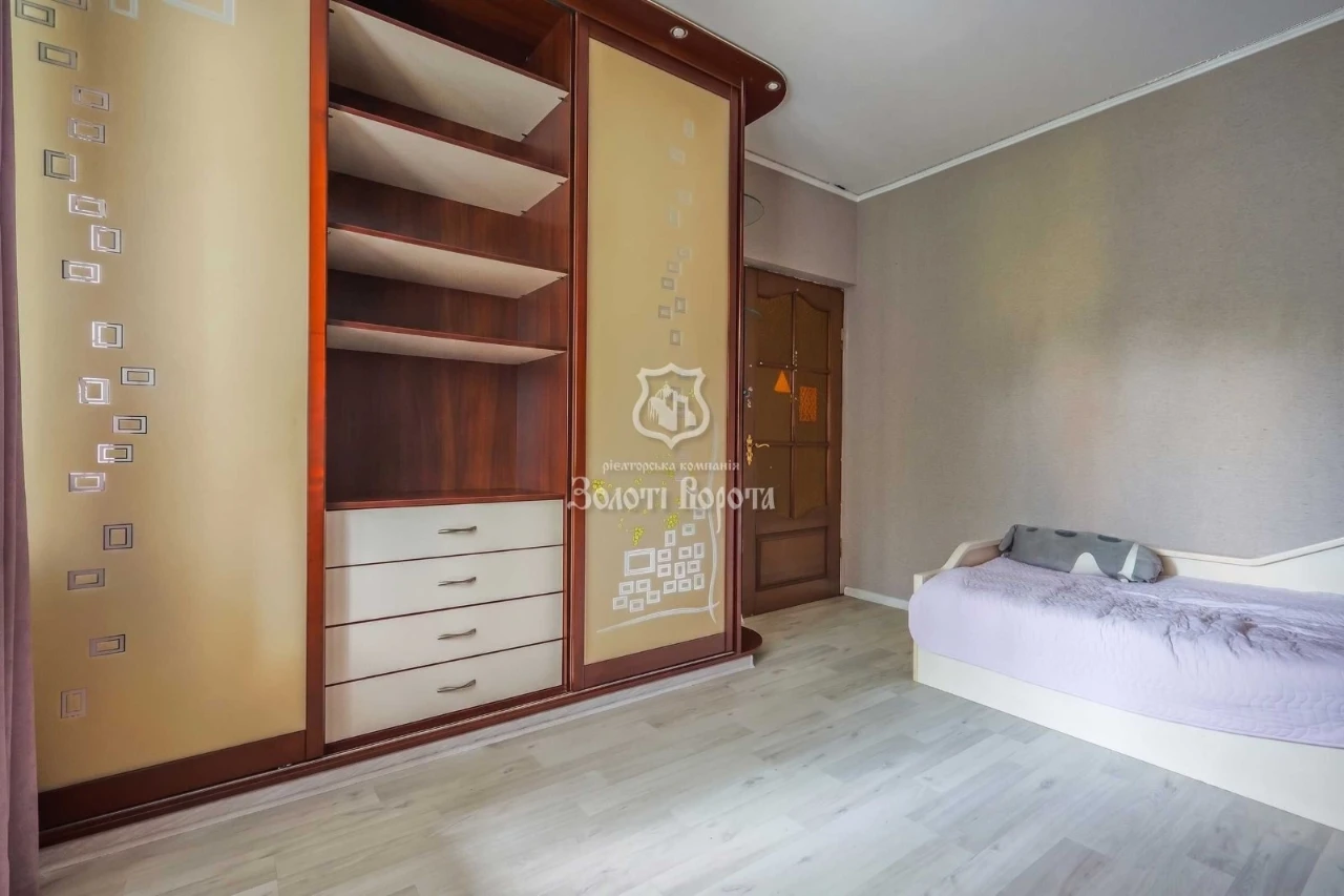 Apartment, 3 rooms. Good condition. Shalimova, 15, Vydradnyi, Solomyany