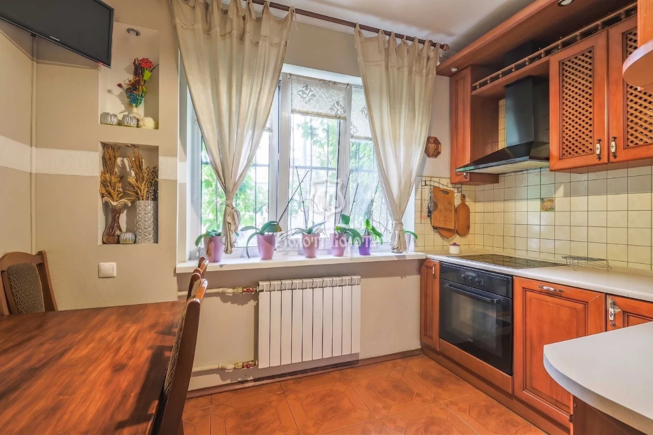 Apartment, 3 rooms. Good condition. Shalimova, 15, Vydradnyi, Solomyany
