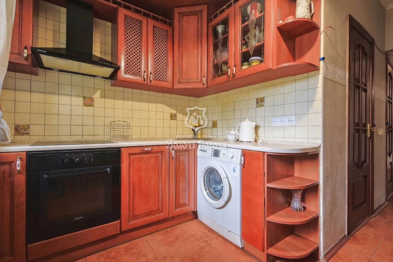 Apartment, 3 rooms. Good condition. Shalimova, 15, Vydradnyi, Solomyany