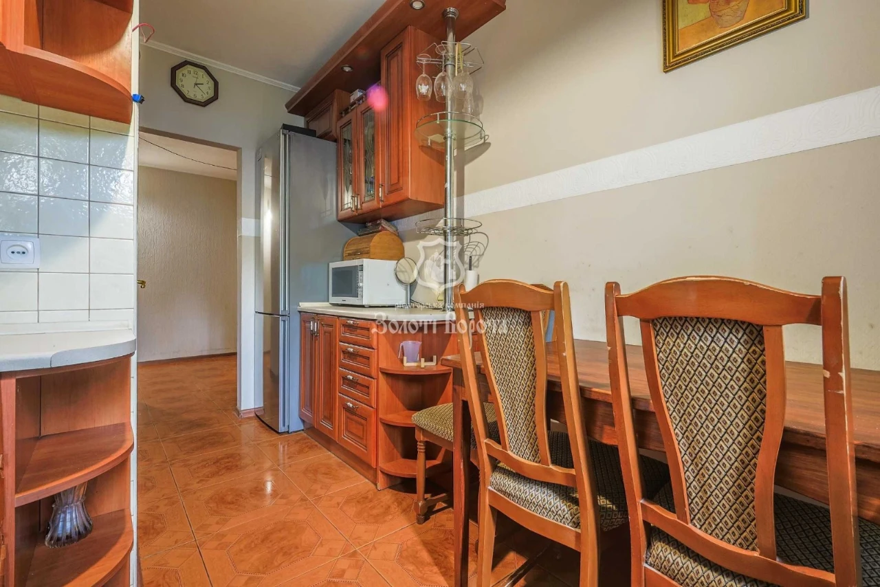 Apartment, 3 rooms. Good condition. Shalimova, 15, Vydradnyi, Solomyany