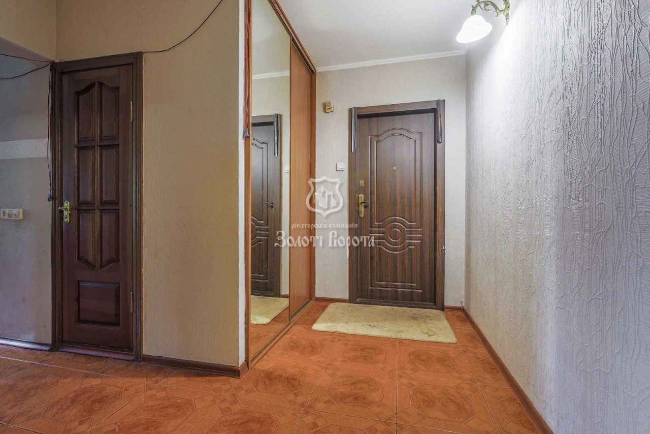 Apartment, 3 rooms. Good condition. Shalimova, 15, Vydradnyi, Solomyany