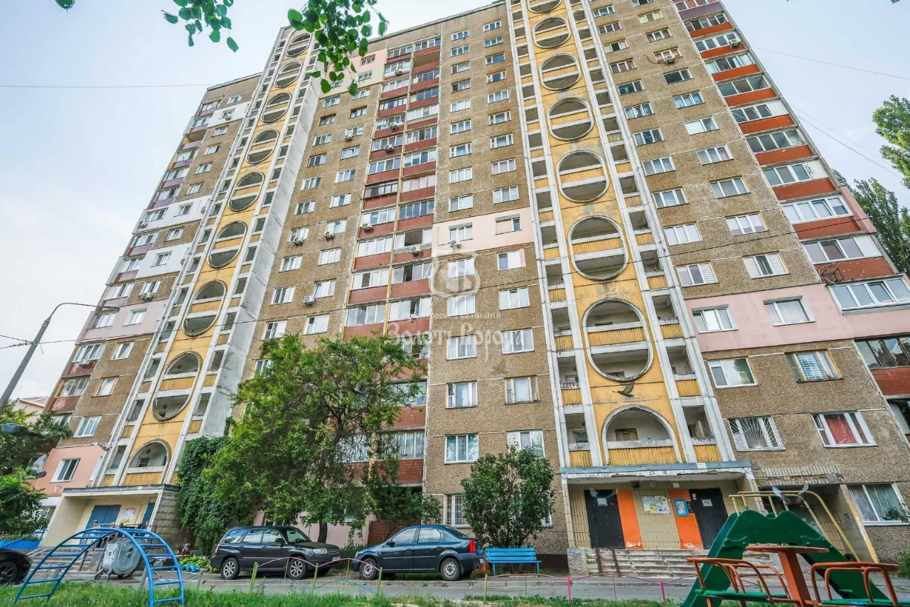 Apartment, 3 rooms. Good condition. Shalimova, 15, Vydradnyi, Solomyany