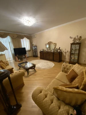 Продам 3 ком  Французский бульвар дома Каркашадзе
