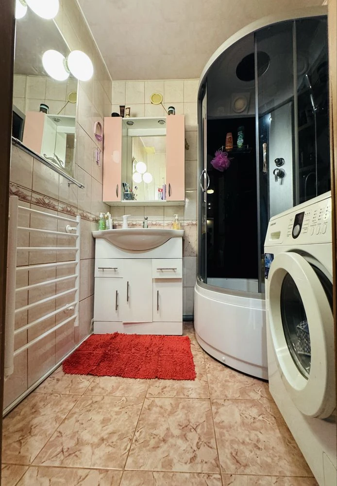 For Sale! Two-room apartment with furniture and renovated! Zhado