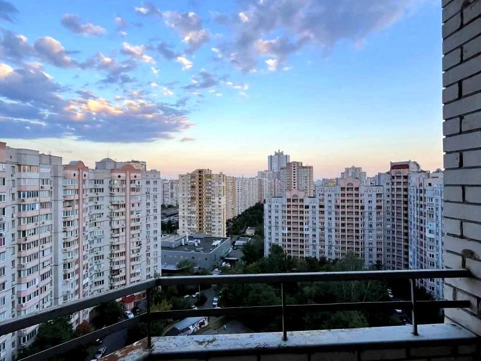 Квартира. Київ, Анни Ахматової вул.