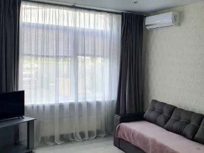 Apartment. Yunatska St.