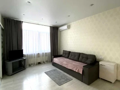 Apartment. Yunatska St.