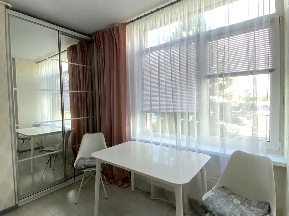 Apartment. Yunatska St.