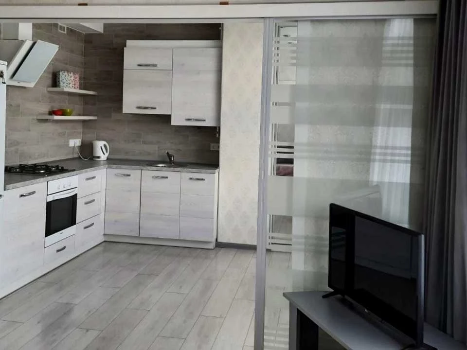 Apartment. Yunatska St.