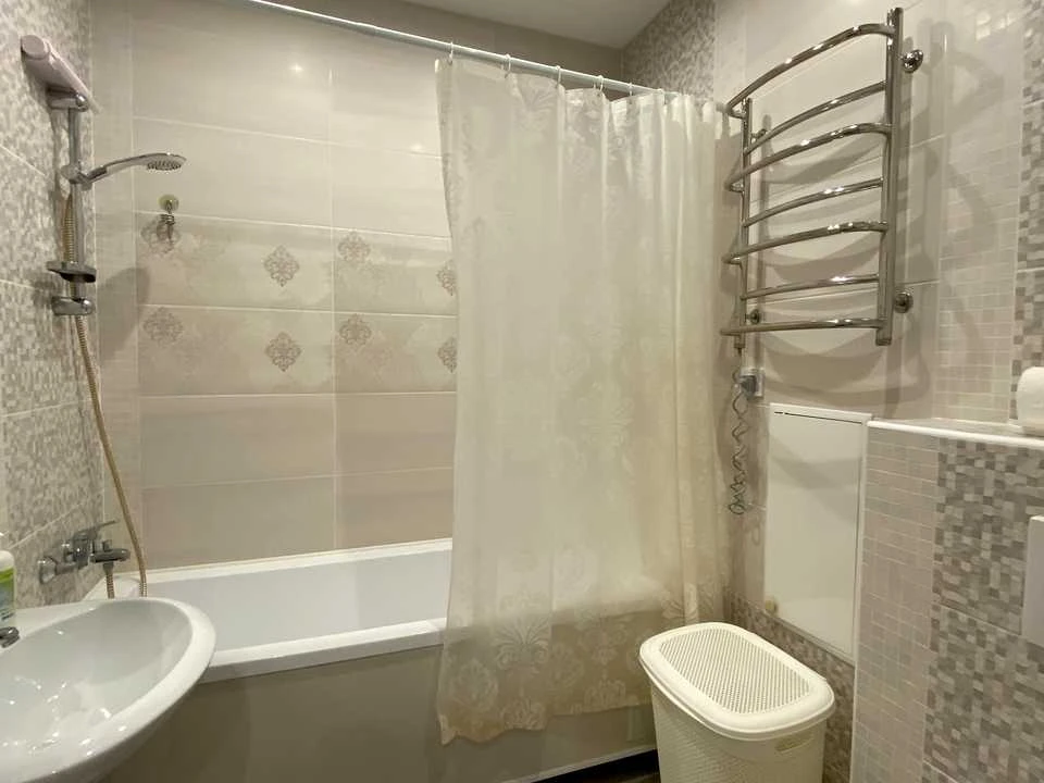 Apartment. Yunatska St.
