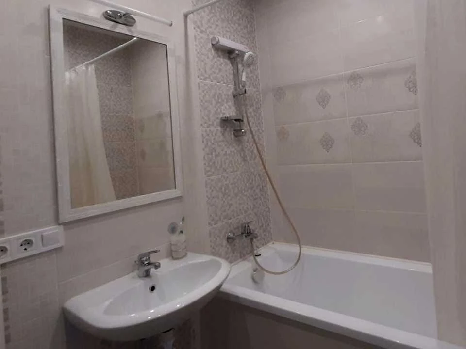Apartment. Yunatska St.