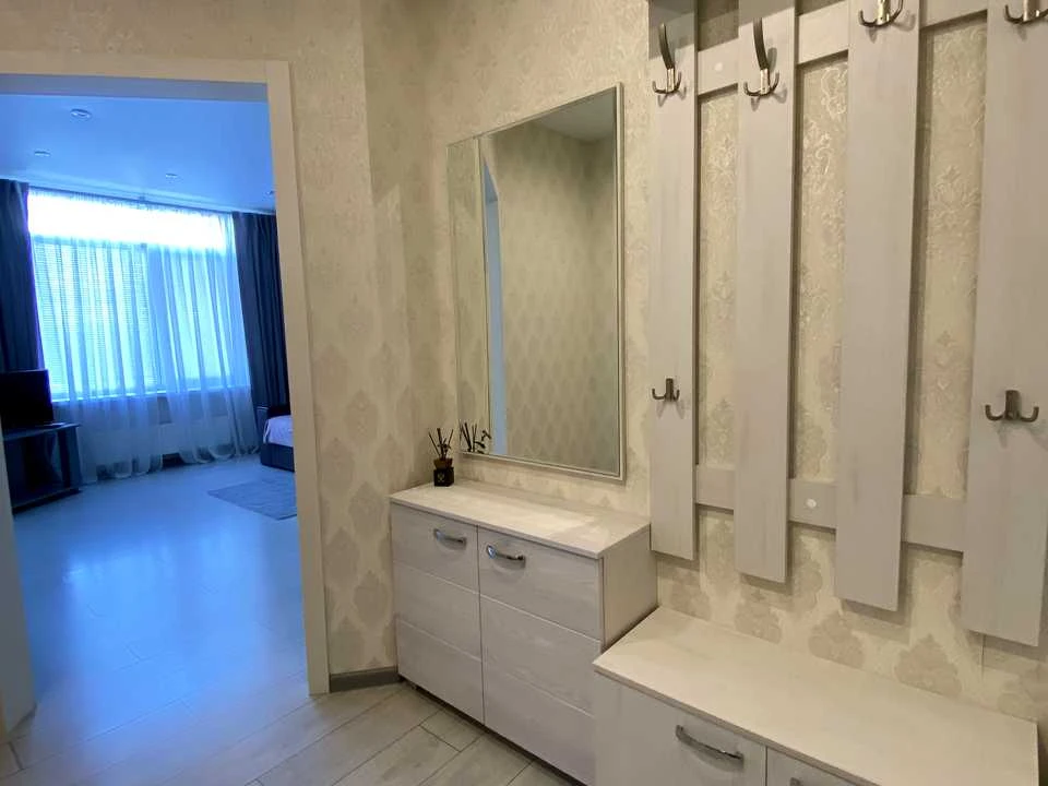 Apartment. Yunatska St.