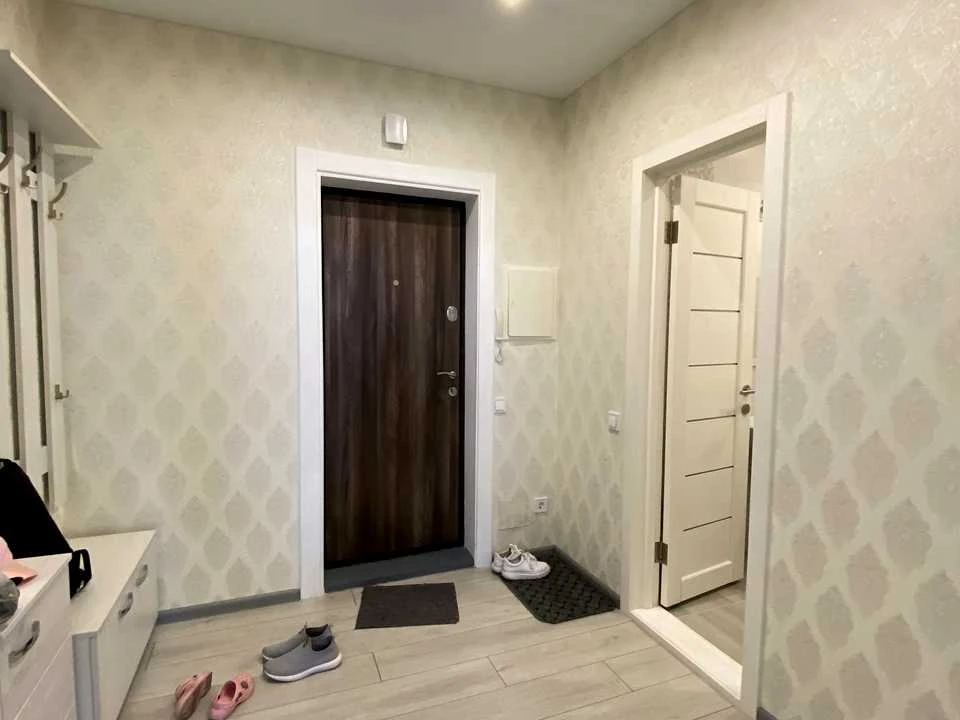 Apartment. Yunatska St.