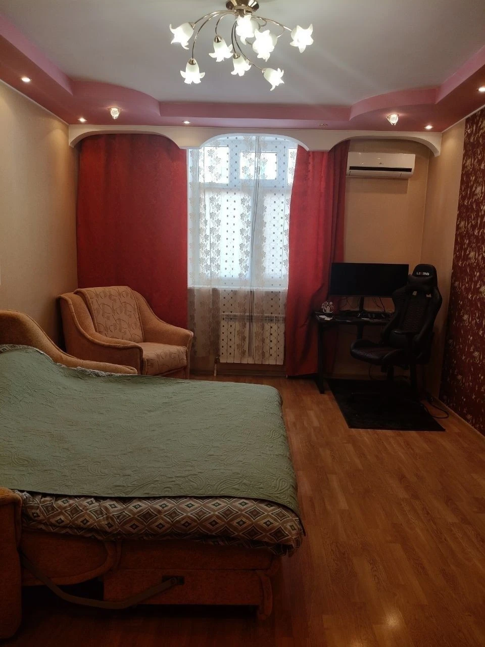 For sale, two-bedroom apartment in Kyiv, Obolon district