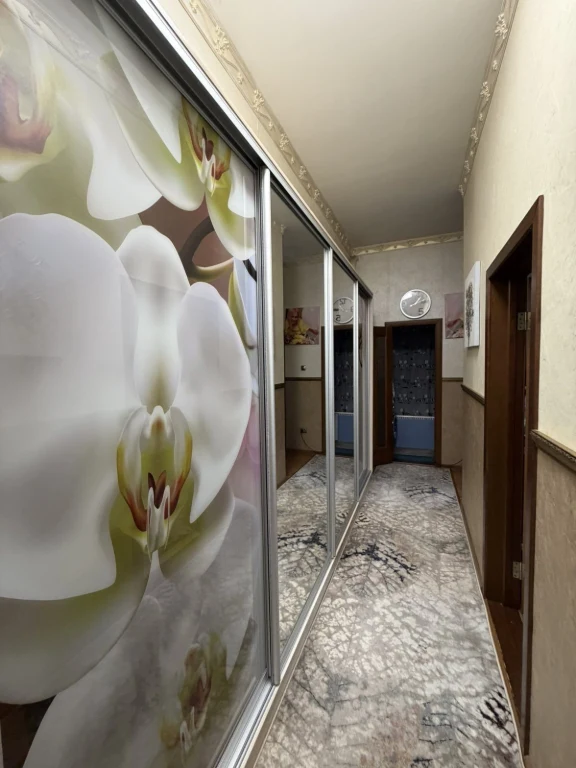 For Sale: 2-bedroom apartment in Kyiv, on Pryvozka Street