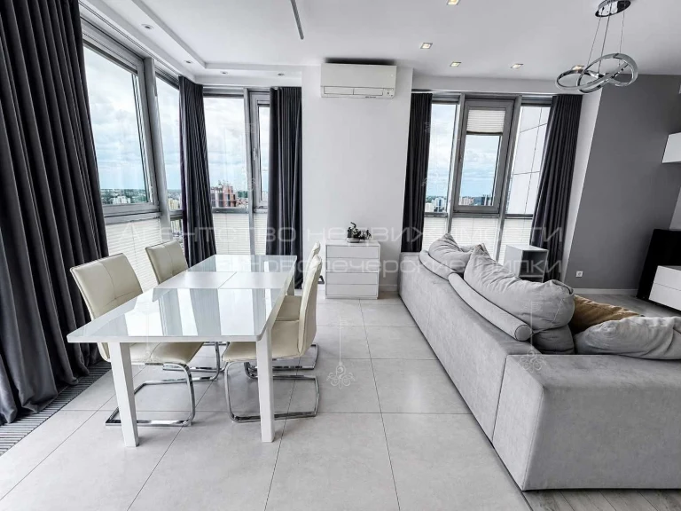Sale of a 3-room apartment 89 sq.m. in the residential complex "Novopekerski Lipki" on Andriy Verkholyad Street.