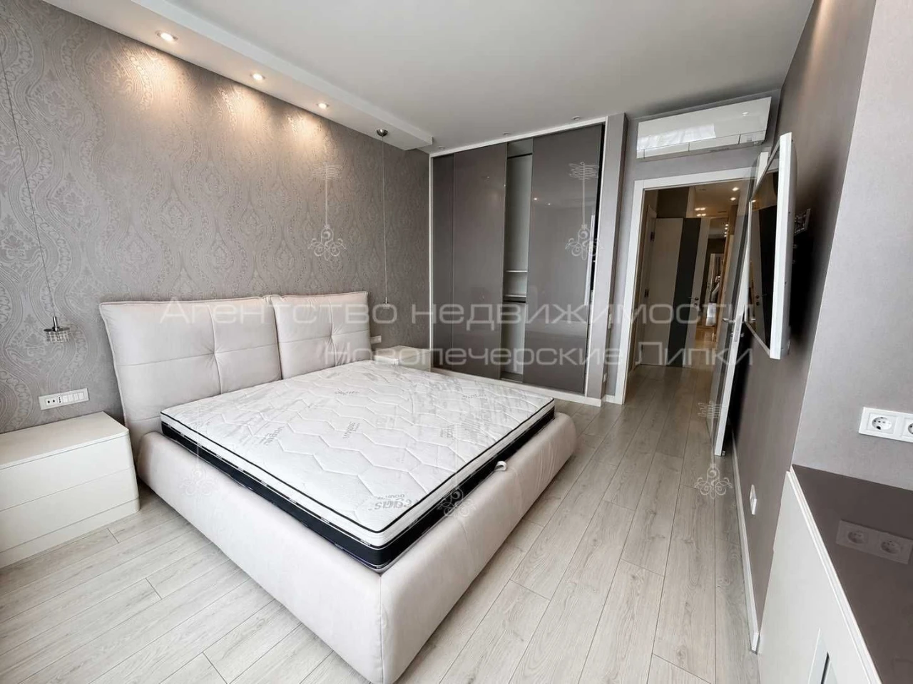 Sale of a 3-room apartment 89 sq.m. in the residential complex "Novopekerski Lipki" on Andriy Verkholyad Street.