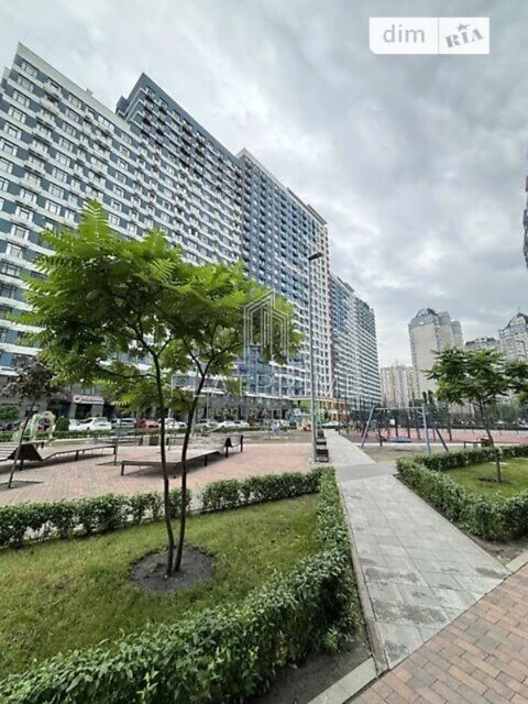 Sale of 3-room apartment 74 sq. m. on Yevhena Sverstyuk St. 6G, apt.
