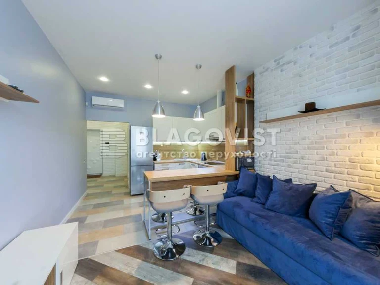 Apartment. Kyiv, Saperne Pole Street
